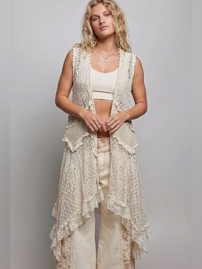 SM176 | POL Vintage Wash Crochet Ruffle Vest | Cream